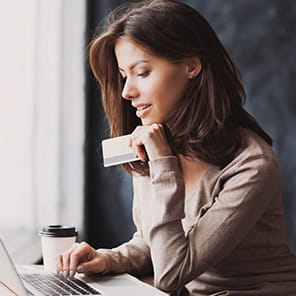  PSD 2 räumt Verbrauchern mehr Rechte beim Thema Online-Gebühren für Kreditkarten-Zahlungen ein. 